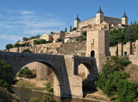 Excursión de un día por su cuenta a Toledo: Toledo Card y transporte en tren de alta velocidad desde Madrid