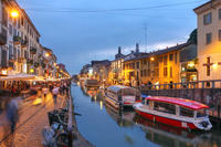 Kveldstur langs Naviglio Grande i Milano med vin og mat Kveldstur langs Naviglio Grande i Milano med vin og mat