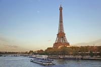 Torre Eiffel con entrada Evite las colas y crucero por el río Sena Torre Eiffel con entrada Evite las colas y crucero por el río Sena