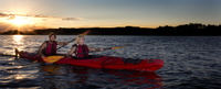 Circuit en kayak sur le lac Rotoiti en soirée with sources d'eau chaude, des grottes aux vers luisants et dîner barbecue
