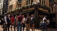 Small-Group Soho Legends and Pub Walking Tour