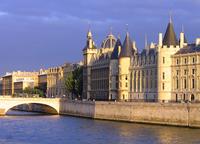 Skip the Line: Paris Conciergerie Entry Ticket