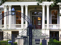 Garden District Walking Tour: Mansions and Lafayette Cemetery