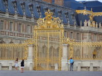 Le meilleur de Versailles en juin journée au départ de Paris: visite du Château de Versailles with Accès privilégié, au déjeuner Grand Canal et Grand Trianon