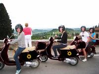 Vespa-dagsudflugt i lille gruppe til Chianti-vinområdet Vespa-dagsudflugt i lille gruppe til Chianti-vinområdet