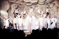 Paris Paradis Latin: Abendessen und Show an Silvester Paris Paradis Latin: Abendessen und Show an Silvester