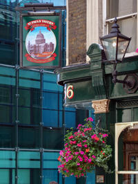 Pub Tour of London's West End: Trafalgar Square, Covent Garden and Soho