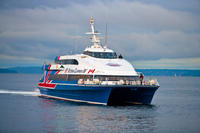 Ferry grande vitesse verser au départ de passagers Victoria, Colombie-Britannique une destination de Seattle, Washington