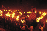 Circuit 5 jours et fête du feu «Up Helly Aa» Dans les Îles Shetland au départ d'Édimbourg.