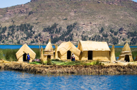 Excursion d'Une journée aux îles Uros et Taquile au départ de Puno