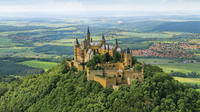 Excursão de dia inteiro para grupos pequenos ao Castelo de Hohenzollern, incluindo uma excursão guiada ao castelo, partindo de Frankfurt Excursão de dia inteiro para grupos pequenos ao Castelo de Hohenzollern, incluindo uma excursão guiada ao castelo, partindo de Frankfurt