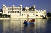 Sunset Boat Cruise on Lake Pichola in Udaipur with Private Transport