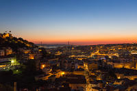 Excursion pédestre de Lisbonne en petit groupe au coucher du soleil with spectacle de Fado