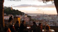 Visite privée: Visite guidée pédestre en Fado Lisbonne au coucher du soleil Spectacle et dîner