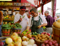 Visite gastronomique Dans la Petite Italie de Montréal comprising le marché Jean-Talon