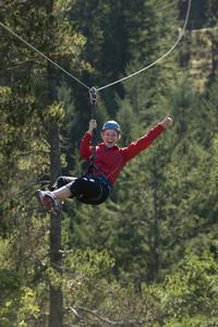 Zipline-Abenteuer in einer kleinen Gruppe Zipline-Abenteuer in einer kleinen Gruppe