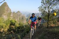 2-Day Small-Group Biking Adventure from Guilin to Yangshuo including Li River Cruise