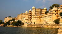 Evening Walking Tour: City Palace, Jagdish Temple and Dharohar Show in Udaipur