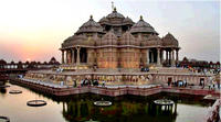 Private Evening Tour of Akshardham Temple with Musical Fountain Show 