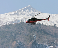 Tour en hélicoptère au-dessus de l'Himalaya with atterrissage Dans le camp non de la base de l'Everest, au départ de Katmandou