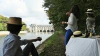 Small-Group Half-Day Tour to Chenonceau and Da Vinci Clos Lucé Castles from the Town of Tours