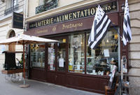 Excursion gastronomique en petit groupe autour du marché du quartier de la Bastille à Paris