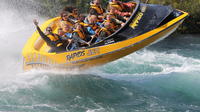 Sportbootfahrt auf dem Waikato River Sportbootfahrt auf dem Waikato River