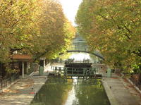París como un local: recorrido a pie para grupos pequeños con crucero por el canal St-Martin París como un local: recorrido a pie para grupos pequeños con crucero por el canal St-Martin