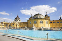 Budapest savoir plus: entrée privée à Széchenyi Spa avec massage en option, plus Danube Dîner croisière