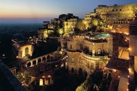Recorrido privado de 8 días por Rajastán desde Delhi, incluidos Udaipur, Neemrana y el lago Pichola Recorrido privado de 8 días por Rajastán desde Delhi, incluidos Udaipur, Neemrana y el lago Pichola