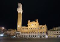 Small-Group Siena by Night Tour Including Italian Dinner