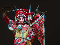 Opéra de Pékin: séance de maquillage privée et spectacle au TaipeiEYE
