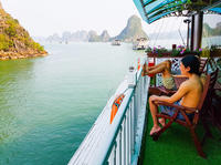 Crucero de lujo de 2 días en junco por la bahía de Halong con clase de cocina y tai chi por la mañana Crucero de lujo de 2 días en junco por la bahía de Halong con clase de cocina y tai chi por la mañana