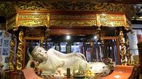 Experience Ancient Shanghai Day Tour of Jade Buddha Temple and Shanghai Old Town