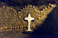 Billet coupe-file: visite des catacombes de Paris en petit groupe