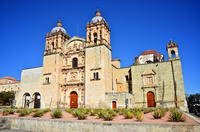 Visita turística por la ciudad de Oaxaca: Templo de Santo Domingo de Guzmán, Museo Regional de Oaxaca y Mercado Benito Juárez Visita turística por la ciudad de Oaxaca: Templo de Santo Domingo de Guzmán, Museo Regional de Oaxaca y Mercado Benito Juárez
