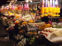 Chiang Mai de nuit: visite privée Incluant chants Bouddhistes, dîner et thaï marché nocturne