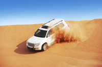 Offre spéciale Dubaï: EXPÉRIENCE D'UN campement dans le désert en 4x4 et dîner-croisière en boutre