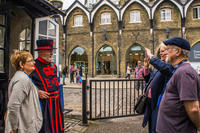 Royal London Walking Tour Including Early Access to the Tower of London and Changing of The Guard