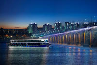 Han River Evening Cruise and Gwangjang Night Market Tour