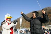 ソウル発、氷の国華川ヤマメ祭り ソウル発、氷の国華川ヤマメ祭り