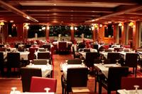 Valentine's Day Seine River Cruise with 3-Course Dinner and Live Music