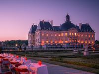 Chateau de Vaux-le-Vicomte Evening Tour and Candlelit Dinner with Luxury Car Transport