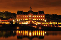 Vaux-le-Vicomte Evening Helicopter Tour from Paris Including Gourmet 3-Course Champagne Dinner and Limousine Return Transport