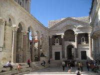 Split Walking Tour Including Diocletian's Palace and Traditional Lunch