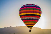 Coucher de soleil à air chaud montgolfière au-dessus de Phoenix