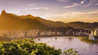 Cruzeiro ao pôr do sol no Rio de Janeiro incluindo churrasco e bebidas