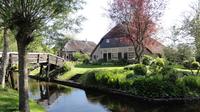 Small-Group Day Tour to Giethoorn and Batavia Stad Fashion Outlet from Amsterdam