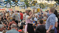 Table Réservée à l'Oktoberfest de Munich Dans la tente Käfer with visite historique de l'Oktoberfest