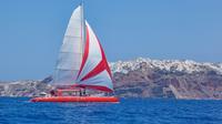 Catamarán a vela en Santorini con barbacoa y bebidas Catamarán a vela en Santorini con barbacoa y bebidas